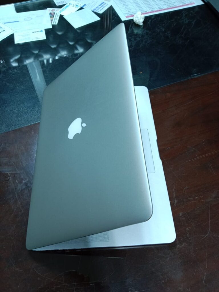 MacBook 2015 core i7 16ram-512ssd