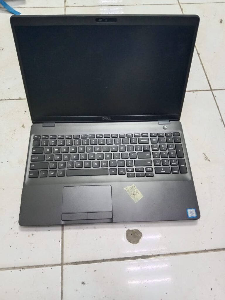 Dell latitude 5500 i5-8th 8gb ram-256ssd Screen 15.6